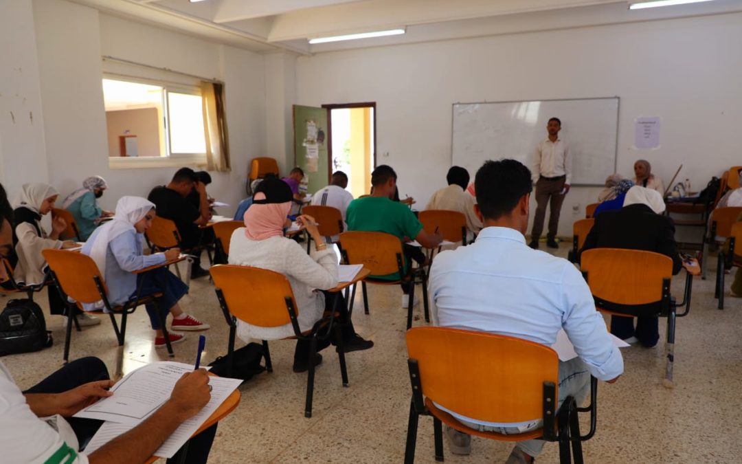 طلاب كلية الإعلام ينجزون امتحاناتهم النهائية