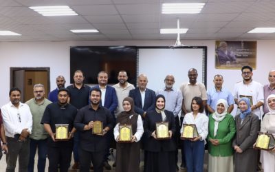 كلية الإعلام بجامعة بنغازي تكرم سبعة من خريجيها تقديرًا لمشاركتهم في حفل افتتاح الجامعة